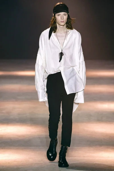 Look 1
